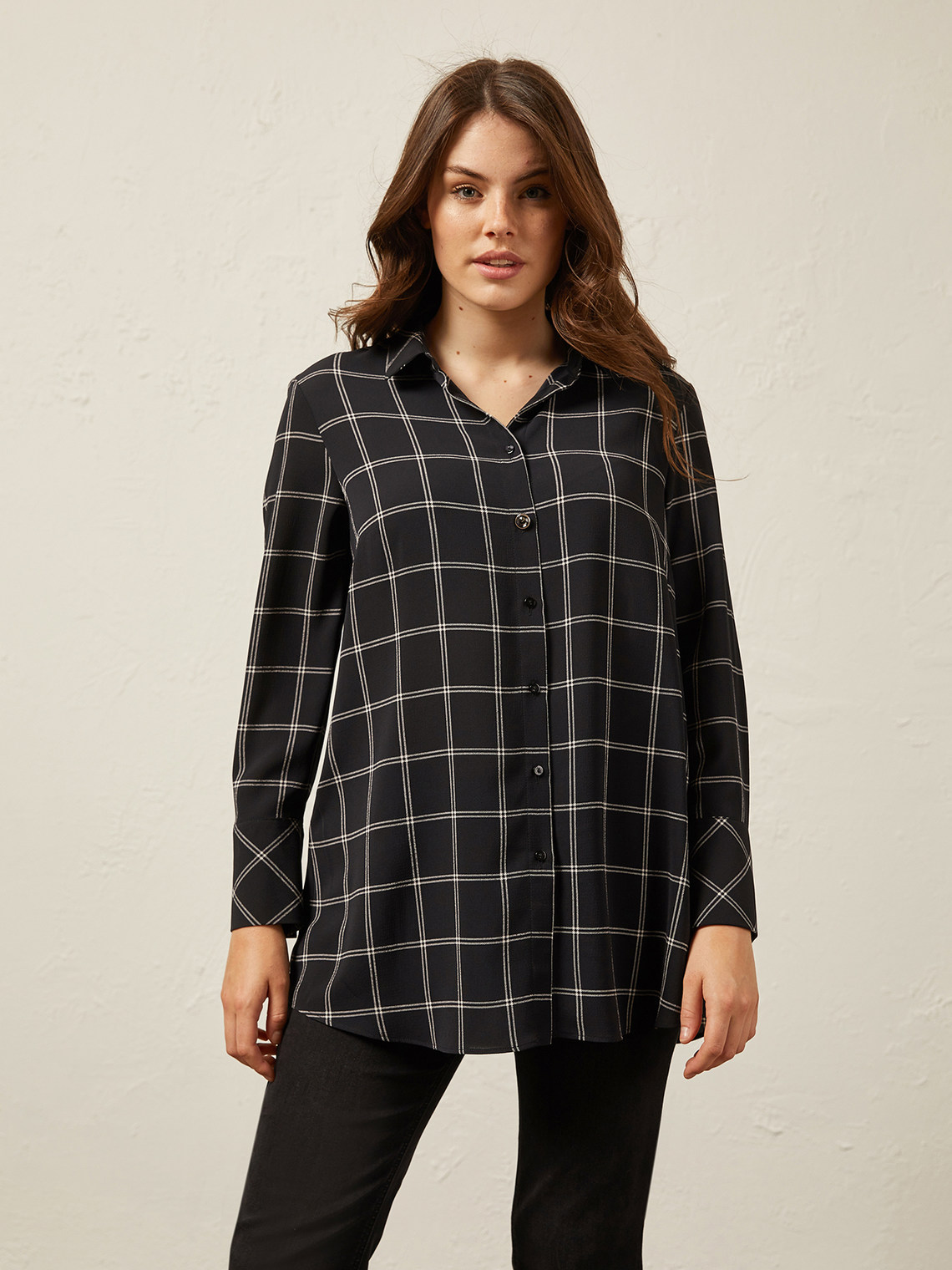 Elenamiro: Camisa larga con estampado de cuadros_1