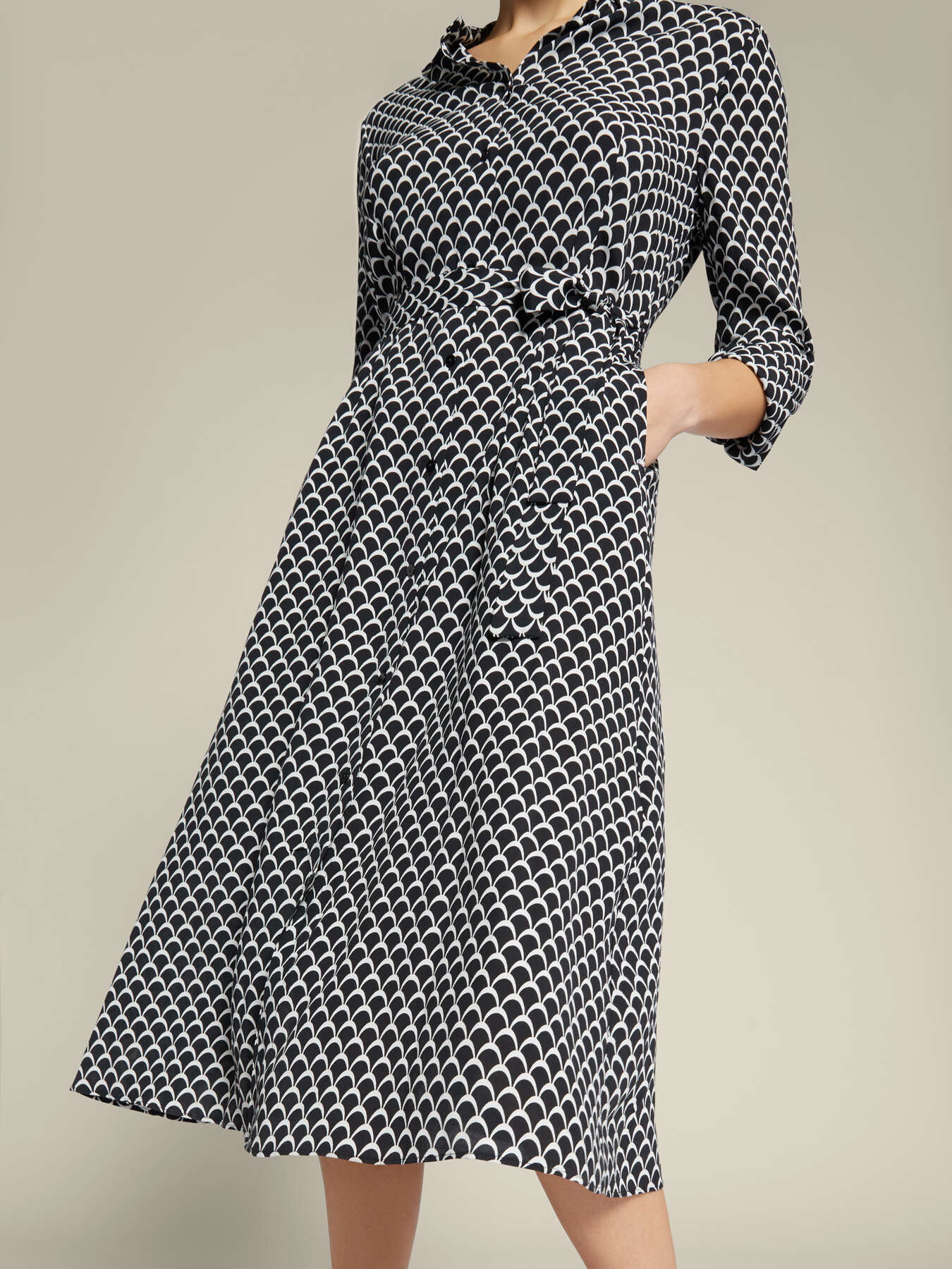 Vestido camisero estampado con fajín image number 2