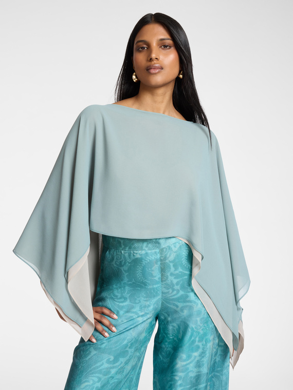 Capa doble en georgette