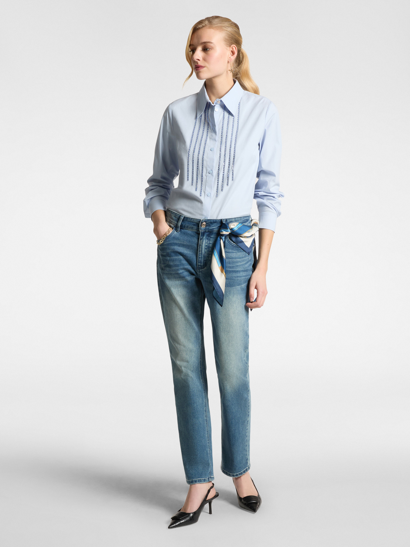 Shirt with front appliqu&eacute;s image number 2