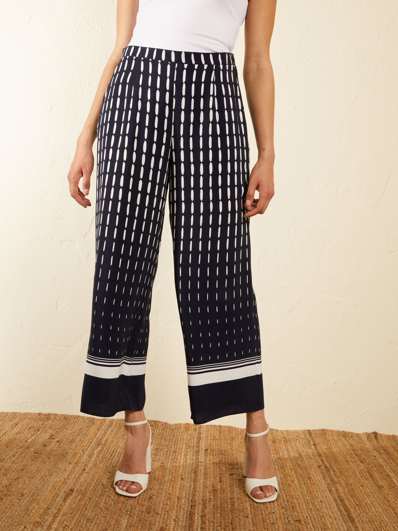 Printed cropped trousers image number 0
