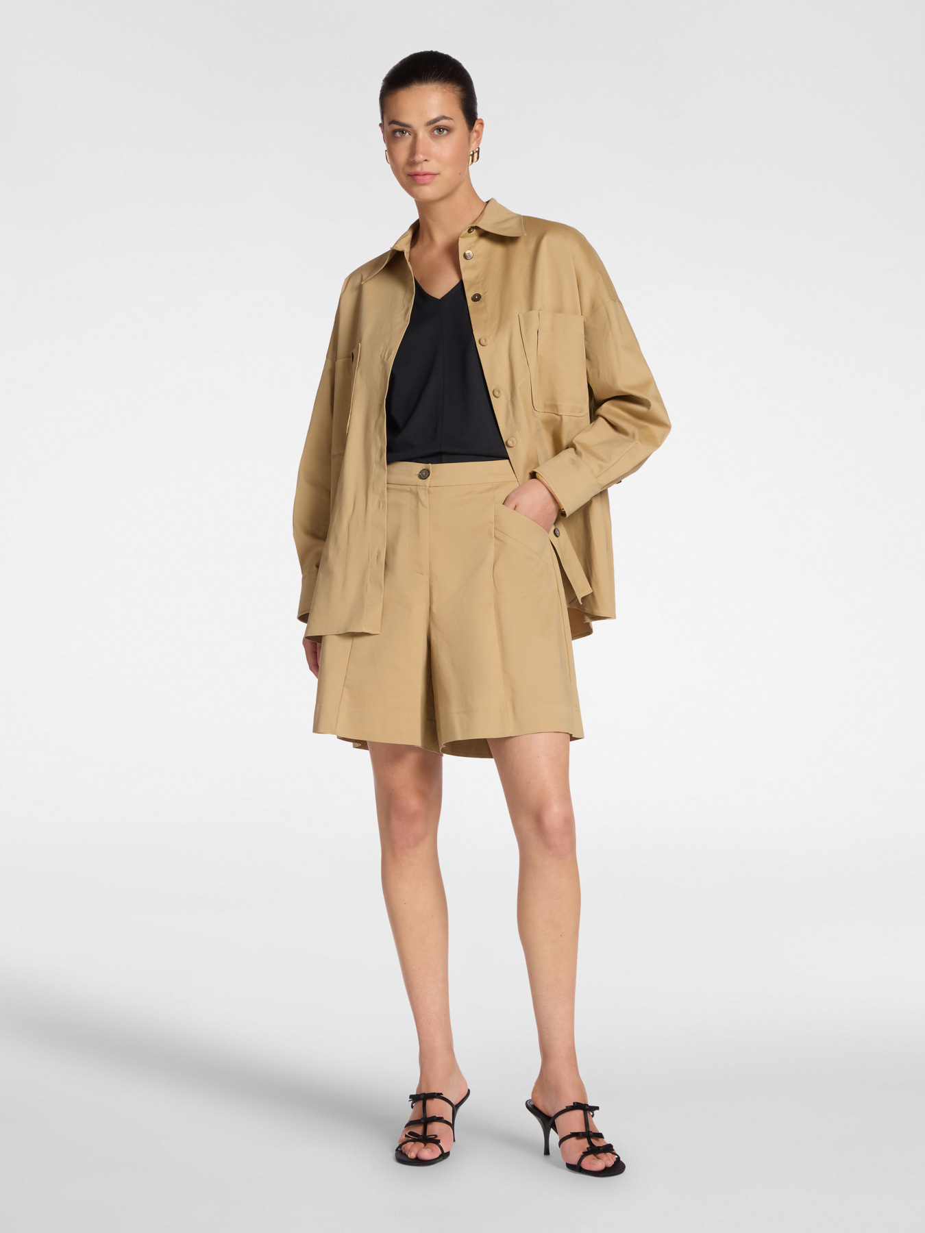 Bermudas chinos de gabardina image number 0