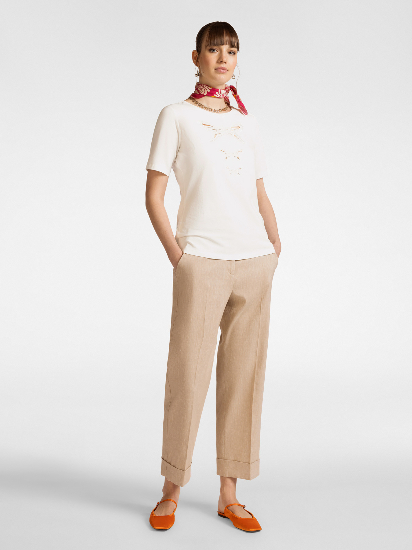 Camiseta con bordado lib&eacute;lulas image number 2