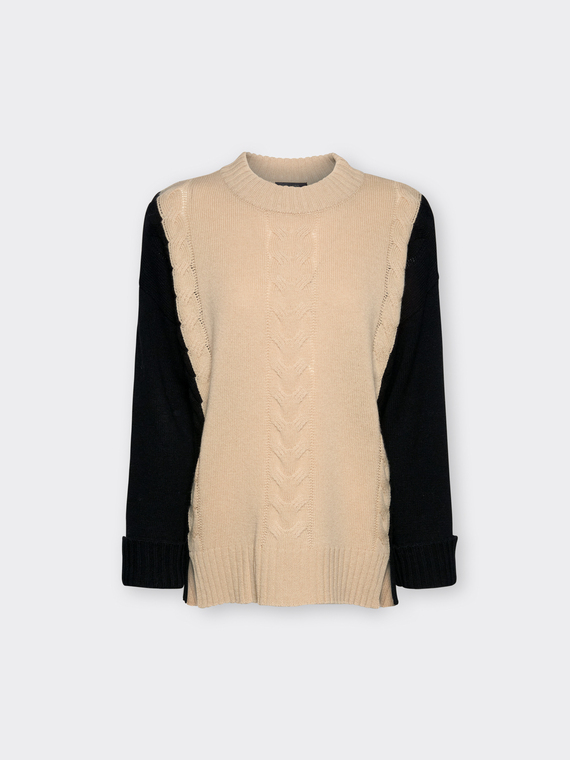 Maglia in pura lana con lavorazione trecce