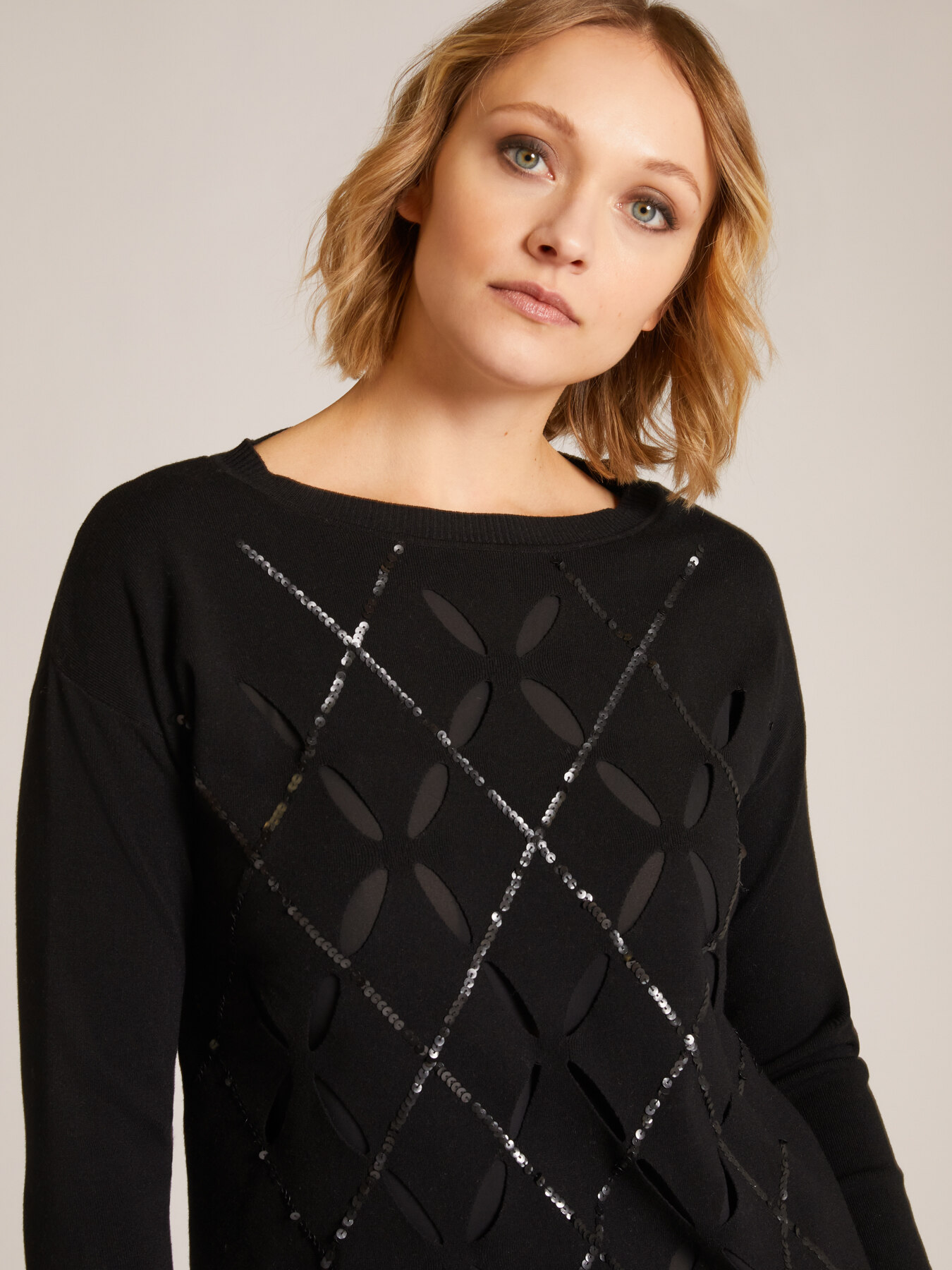 Maglia con losanghe traforate image number 3