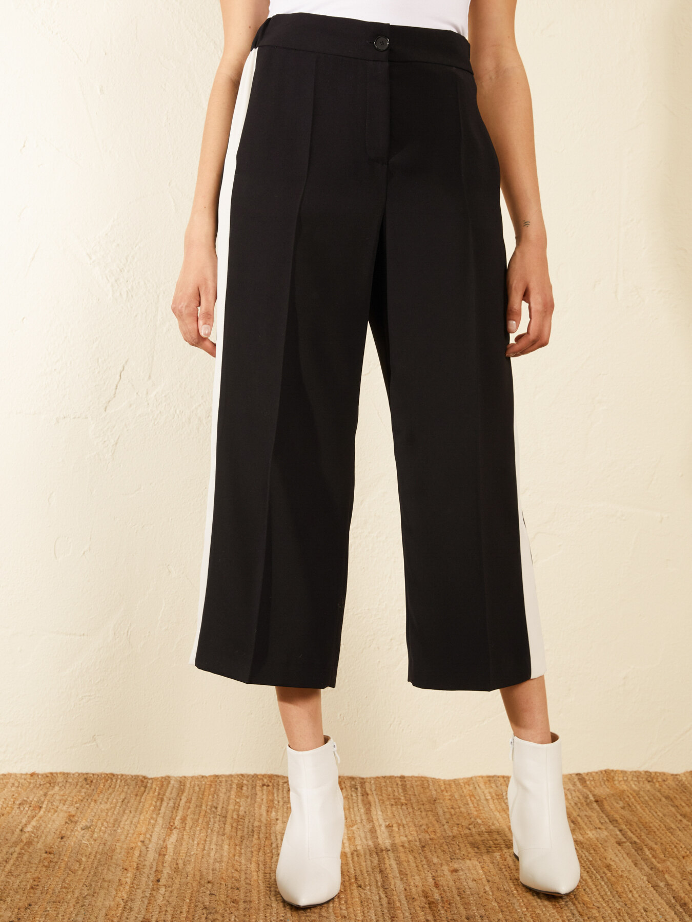 PANTALON CROPPED EN ENVERS SATIN image number 3