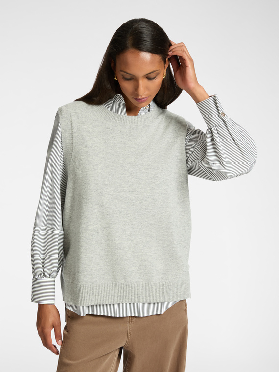 Vest with side buttons