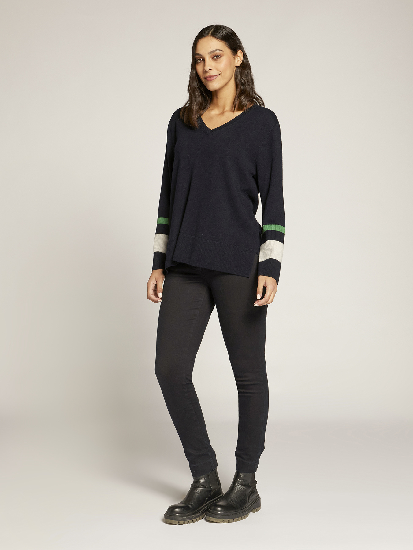 Jersey de lana con mangas de rayas image number 0