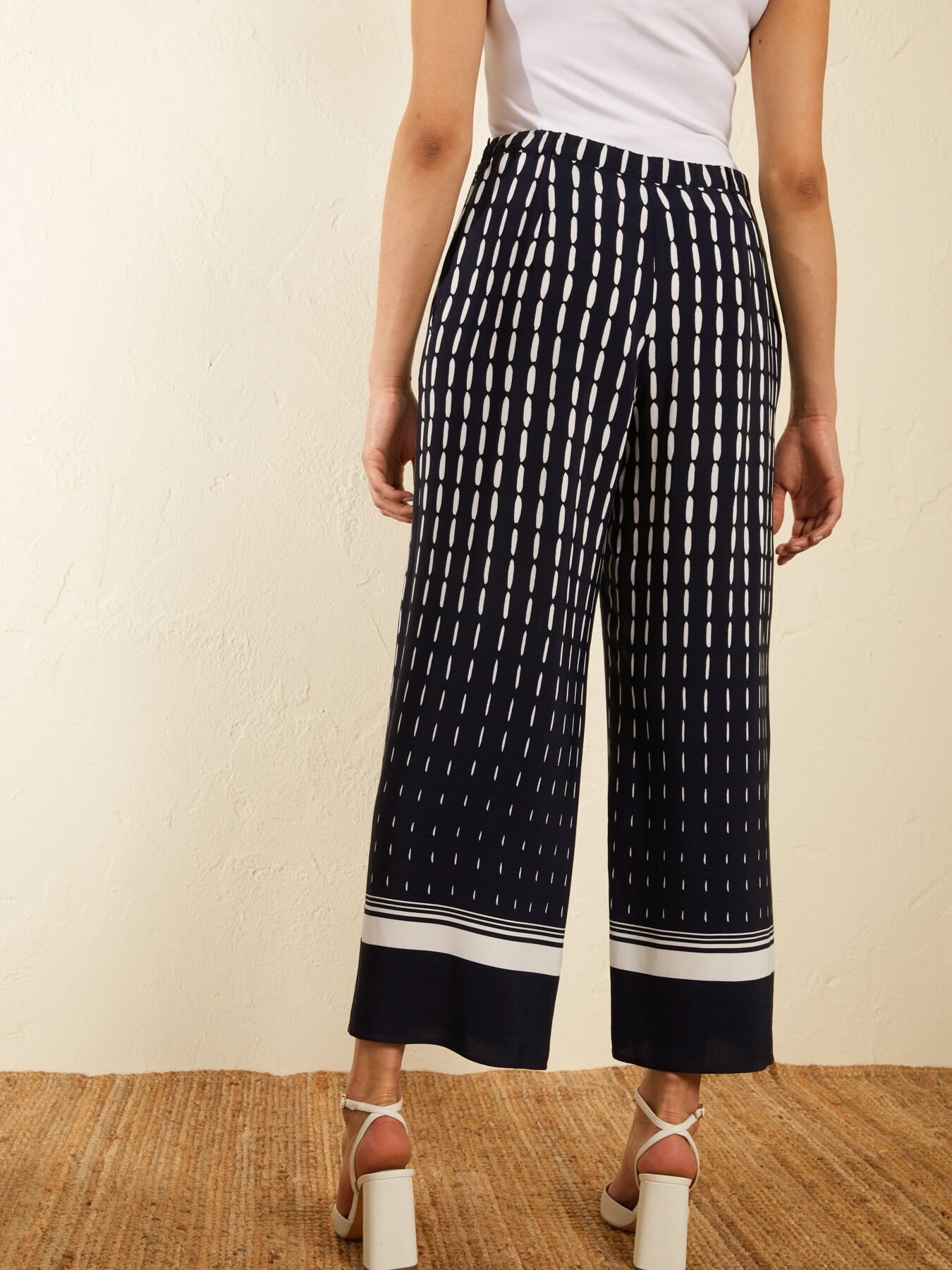 Printed cropped trousers image number 1