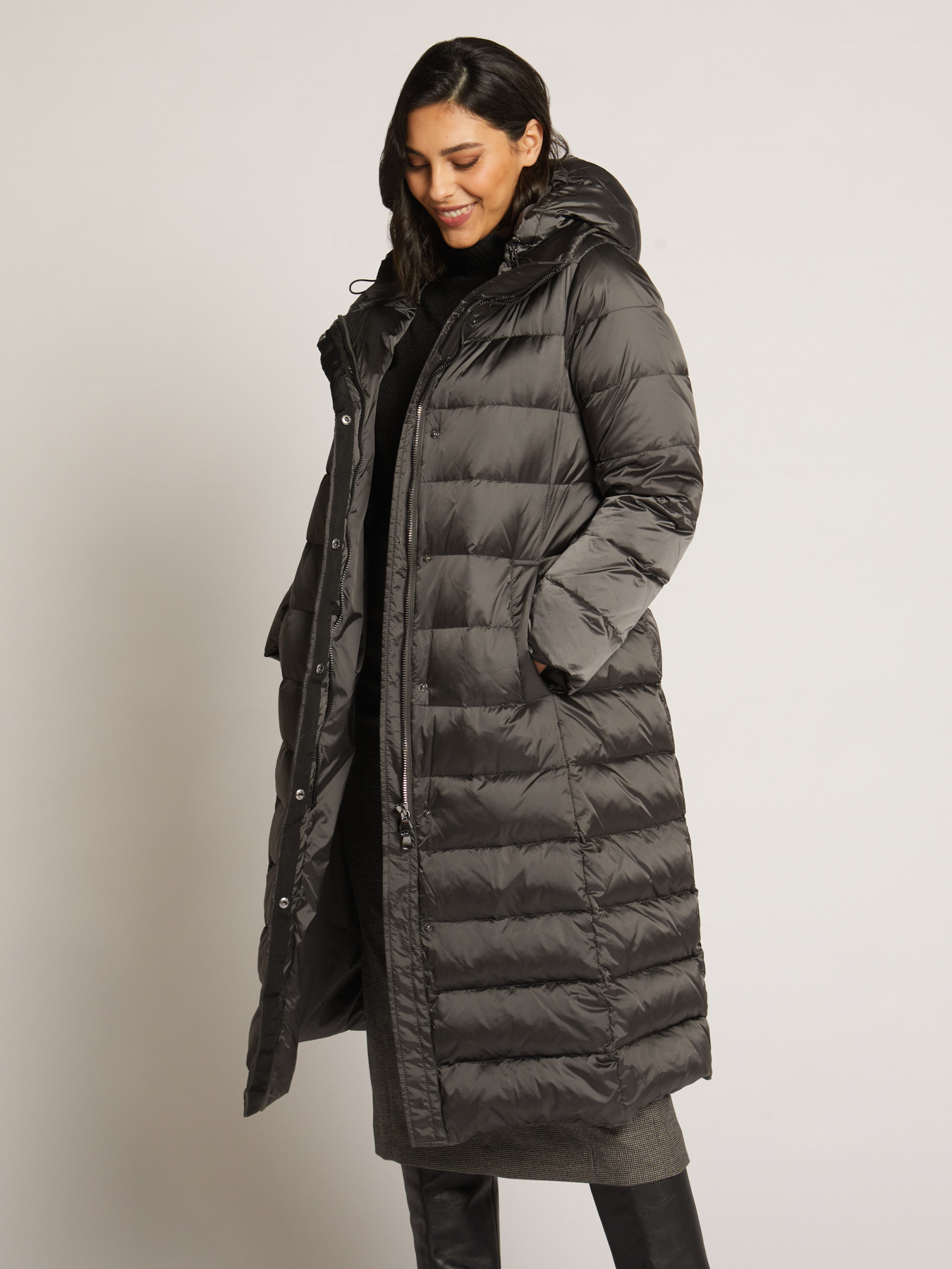 Piumino lungo con cappuccio image number 2