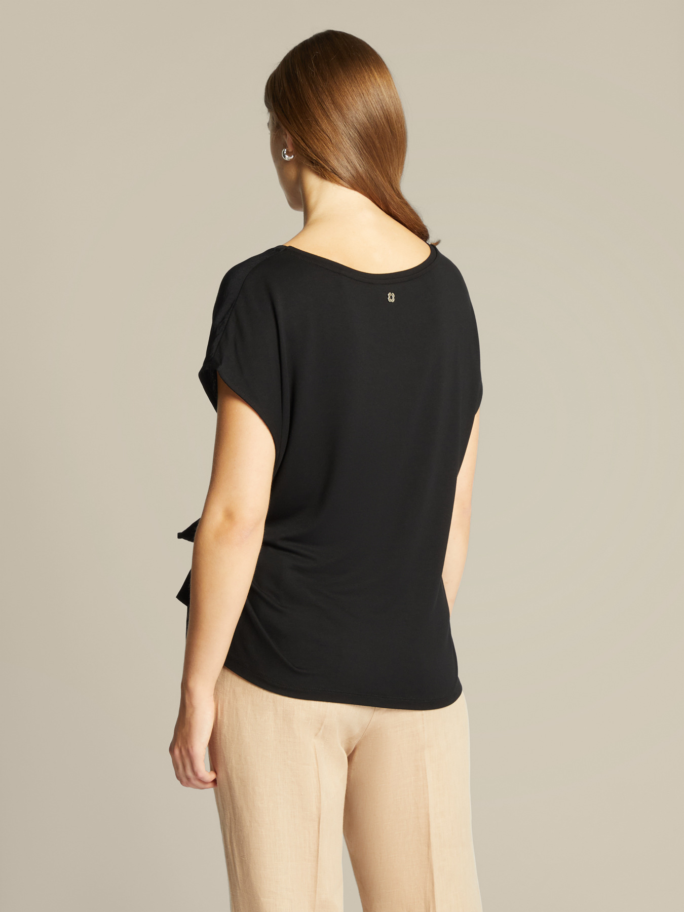 Camiseta con nudo en el lateral image number 1