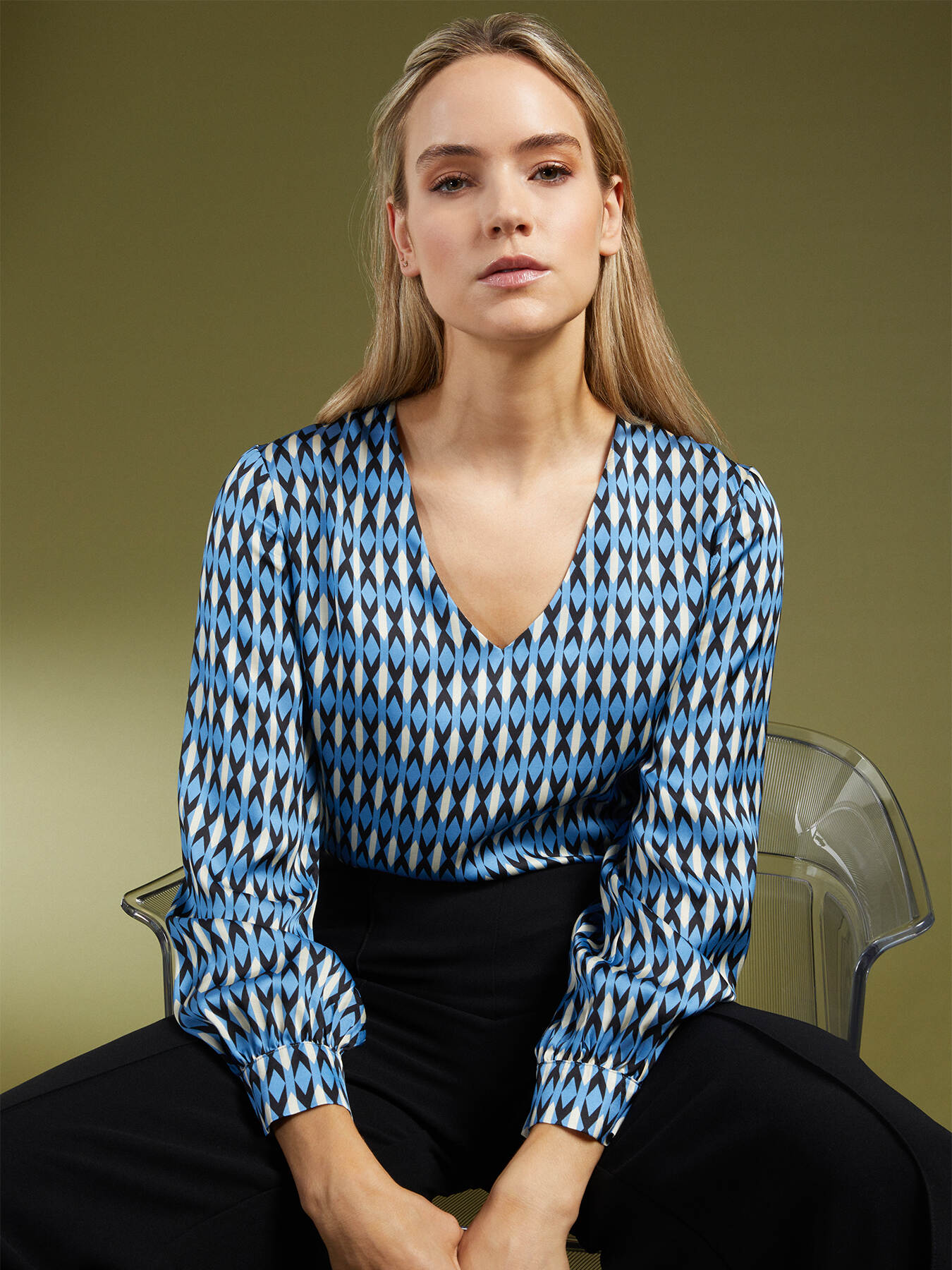 Blouse with geometric print image number 4
