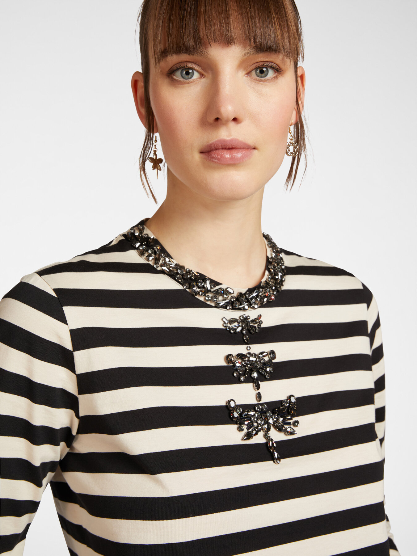 T-shirt ray&eacute; avec broderie de libellules image number 3