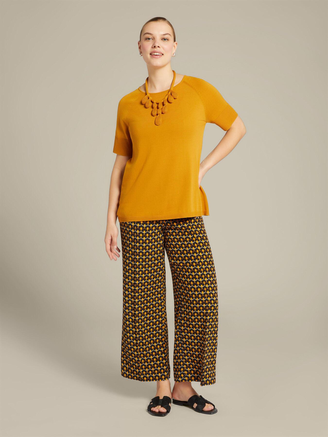 Pull avec collier image number 2