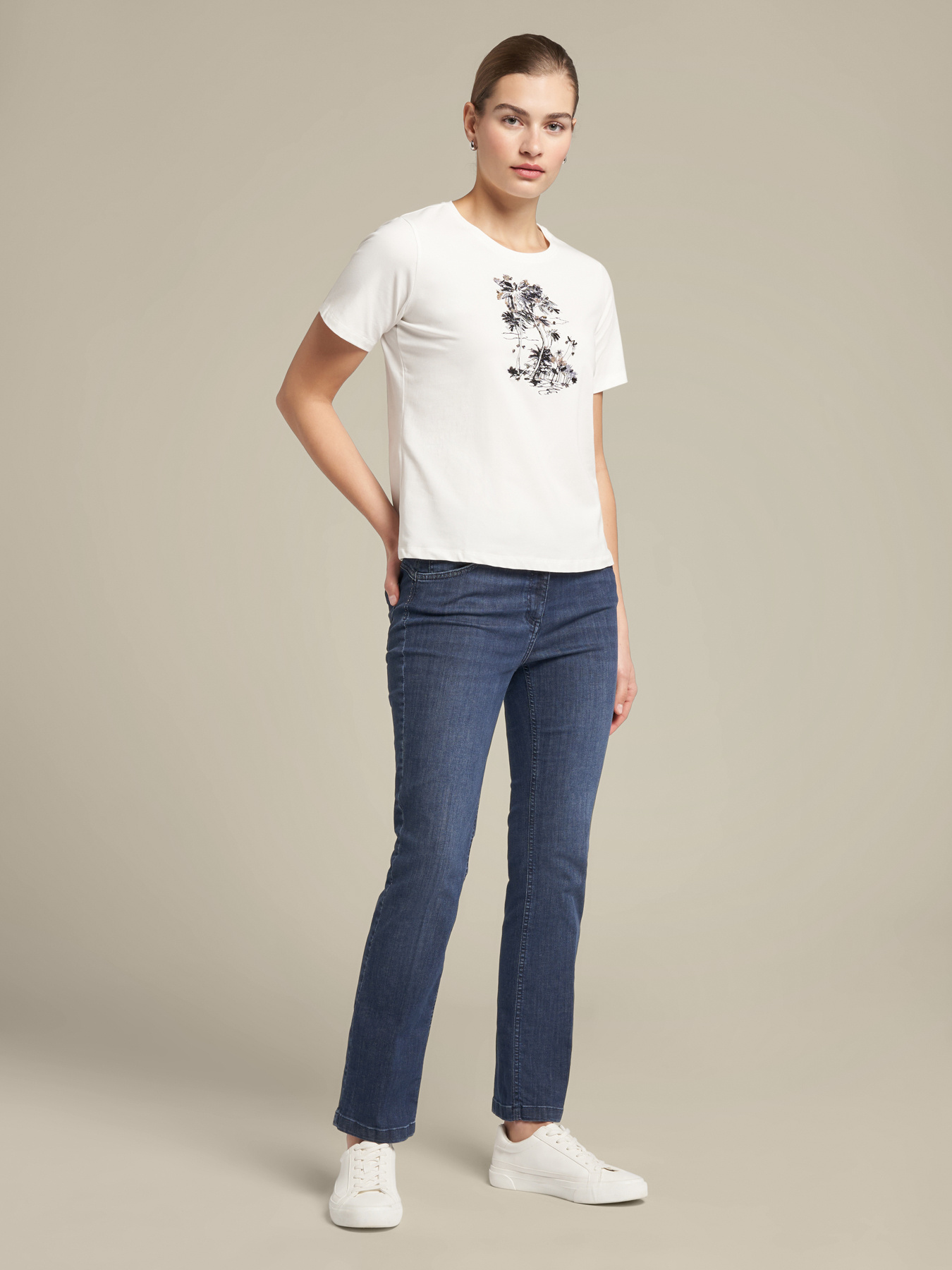 Besticktes T-Shirt image number 3