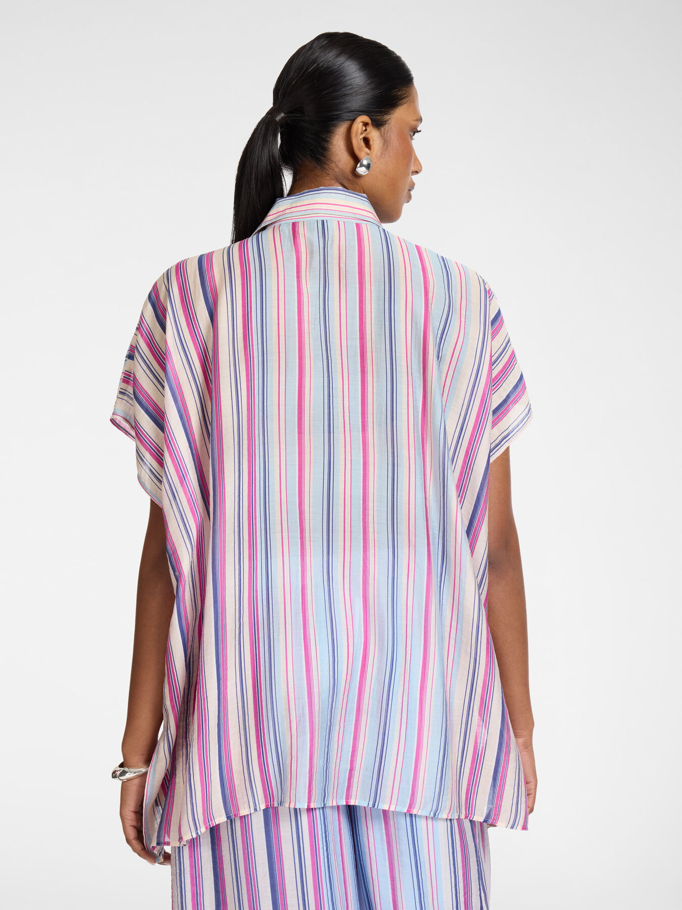 Camisa oversize de mezcla de lyocell a rayas image number 1