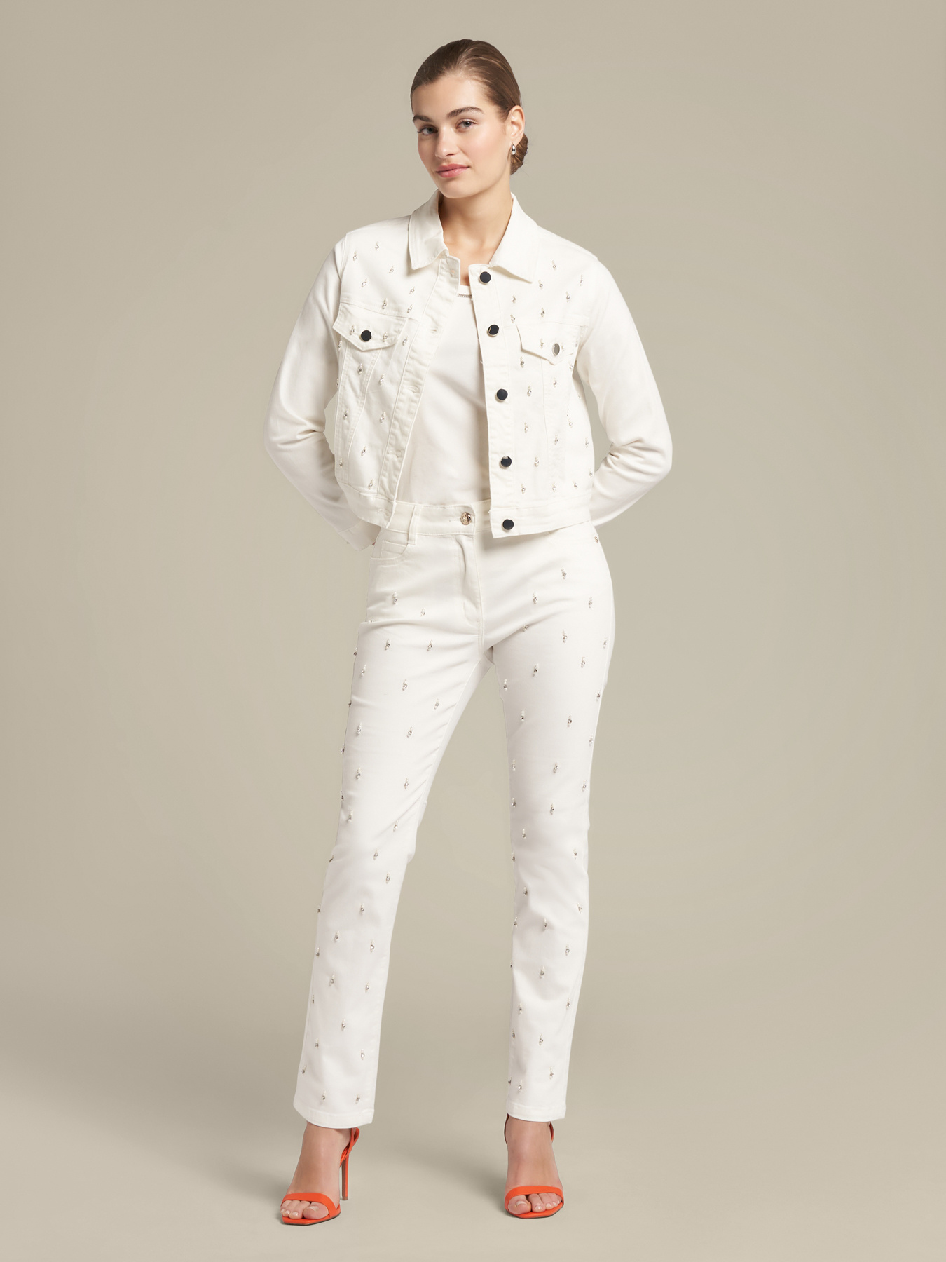 Cazadora con bordado cosido a mano image number 3