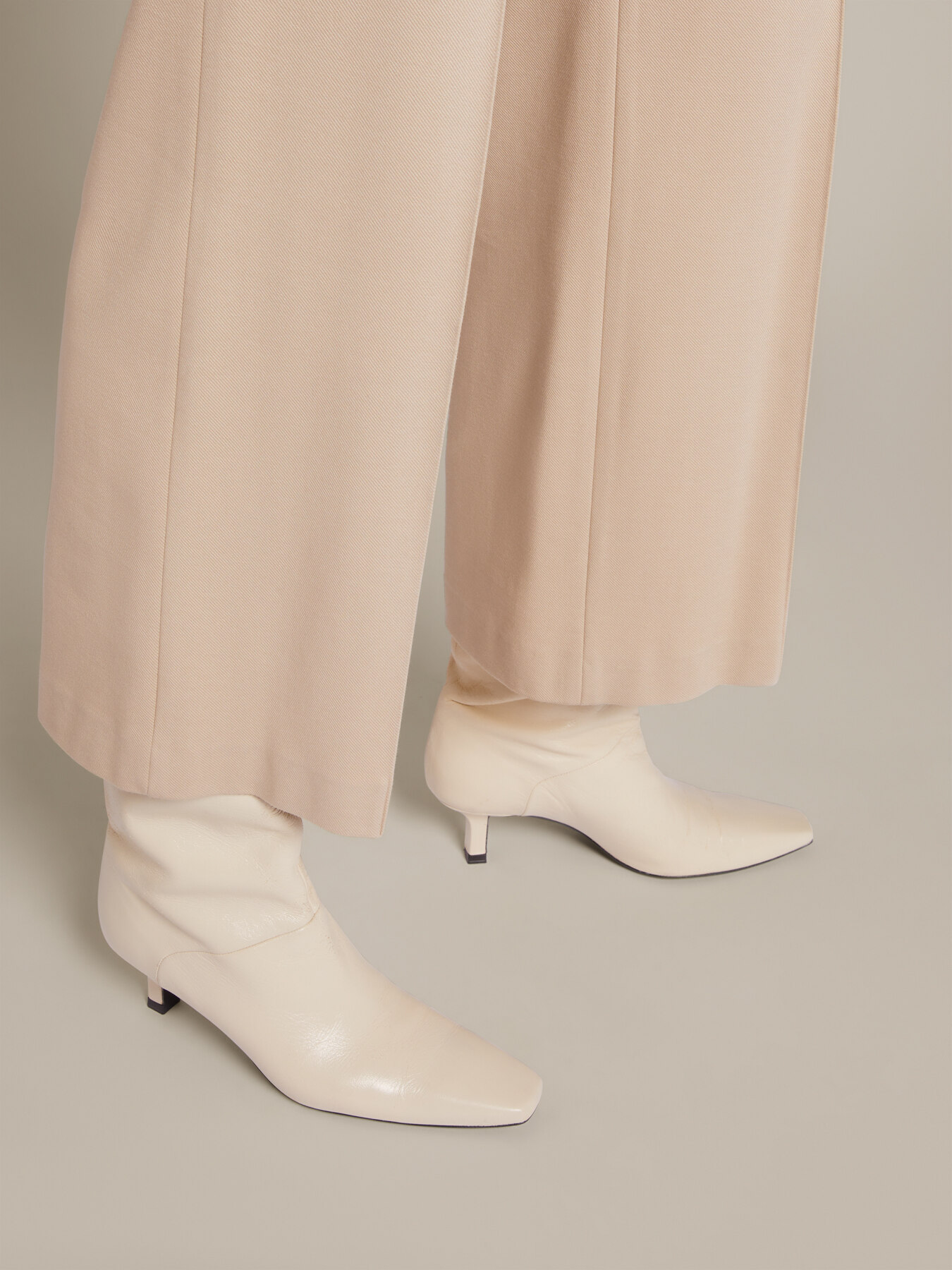 Cropped-Hose aus weich fallendem Trikot-Jersey image number 5