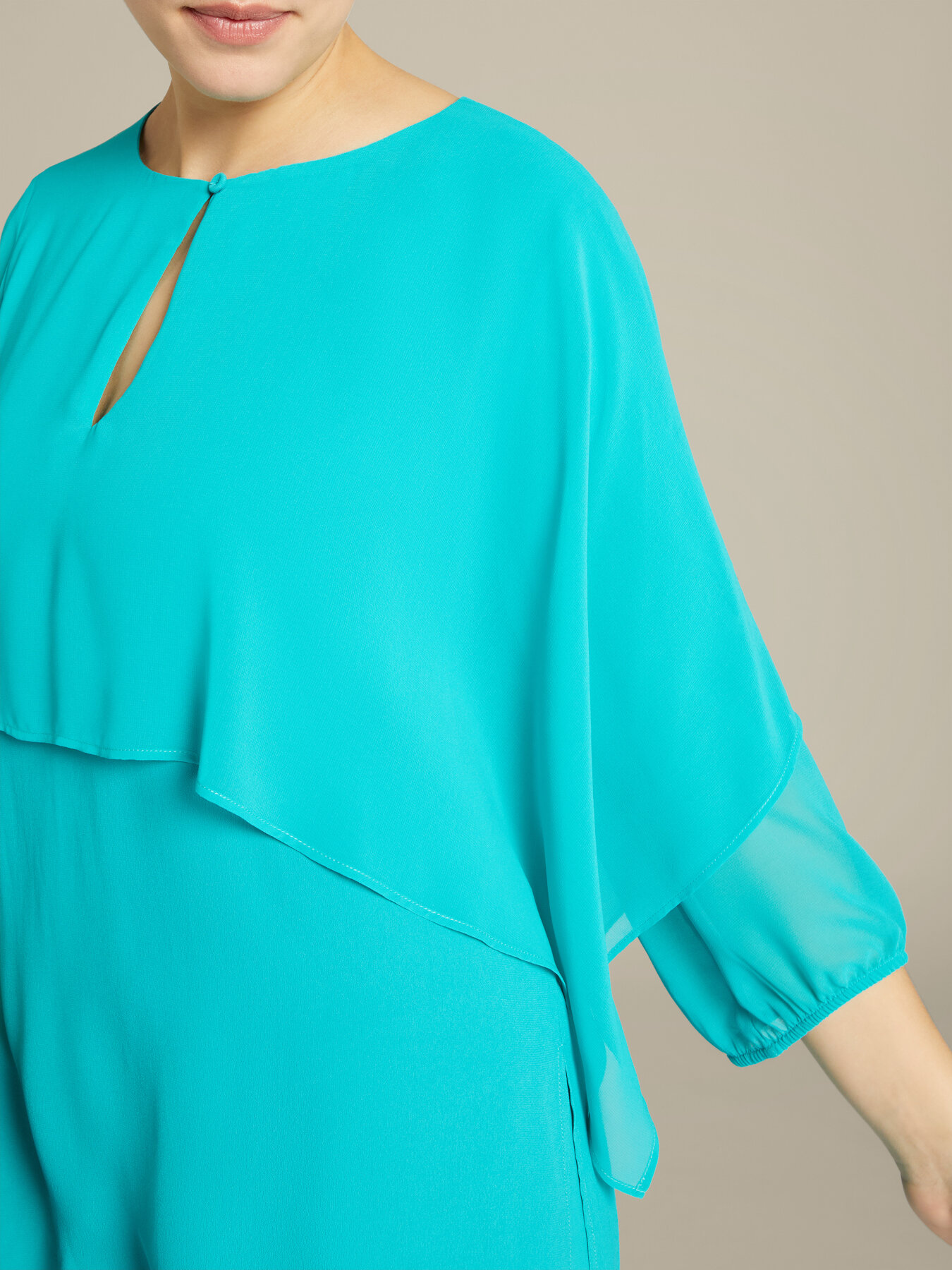 Elegant suit with blouse and trousers image number 6