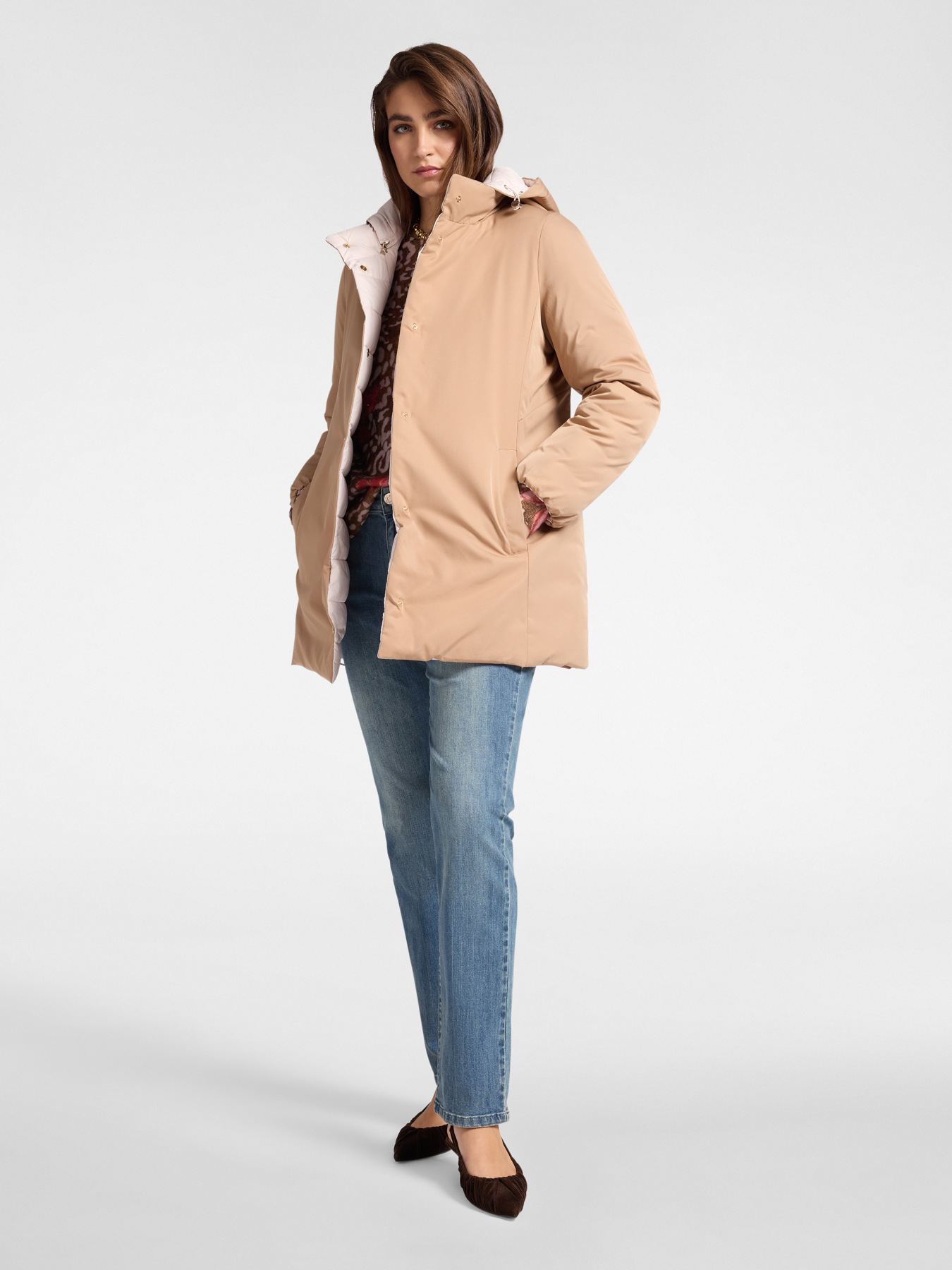 Reversible down jacket in water-repellent nylon image number 2