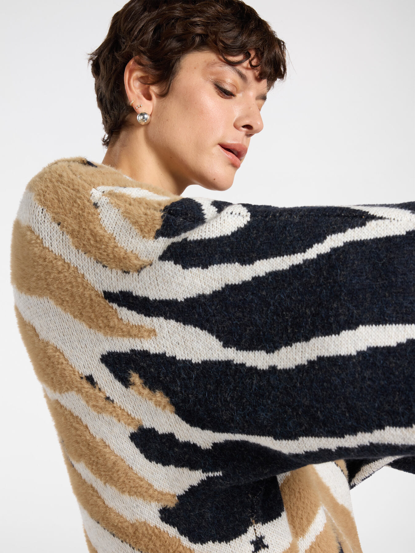 Oversized animalier sweater image number 3