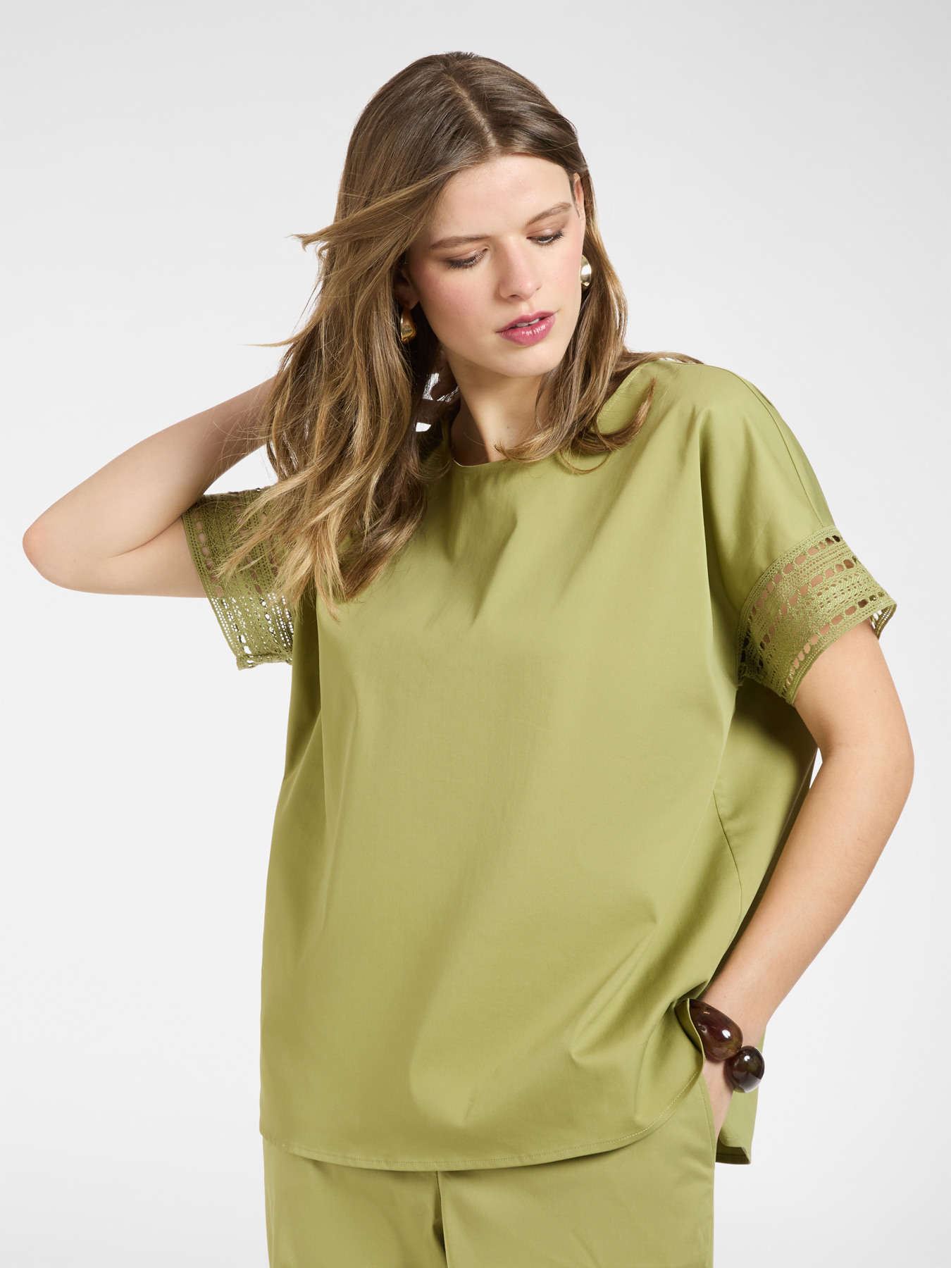 Blusa con bordi in pizzo image number 0
