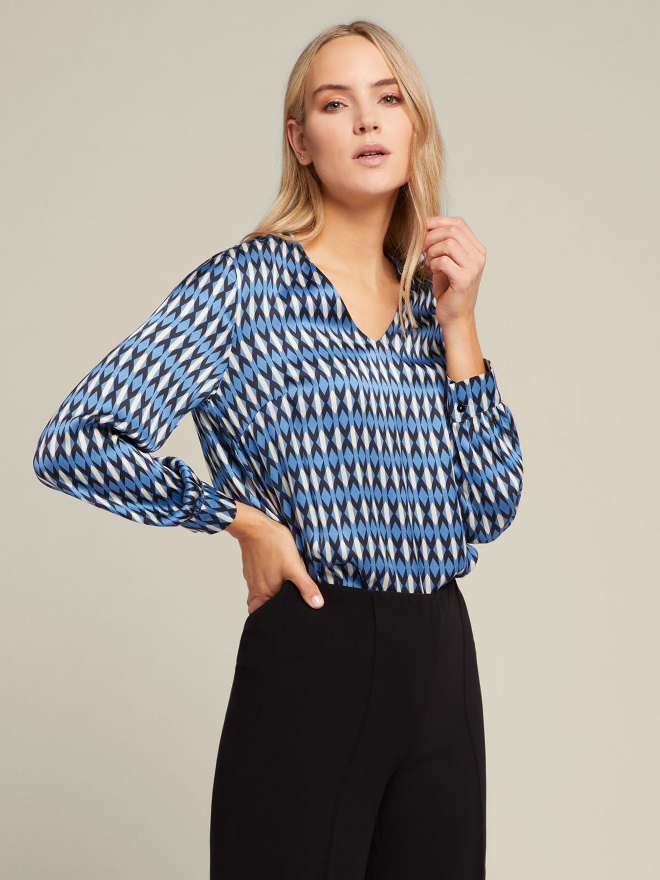 Blouse with geometric print image number 2