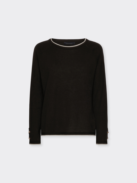 Sweater with contrasting edge