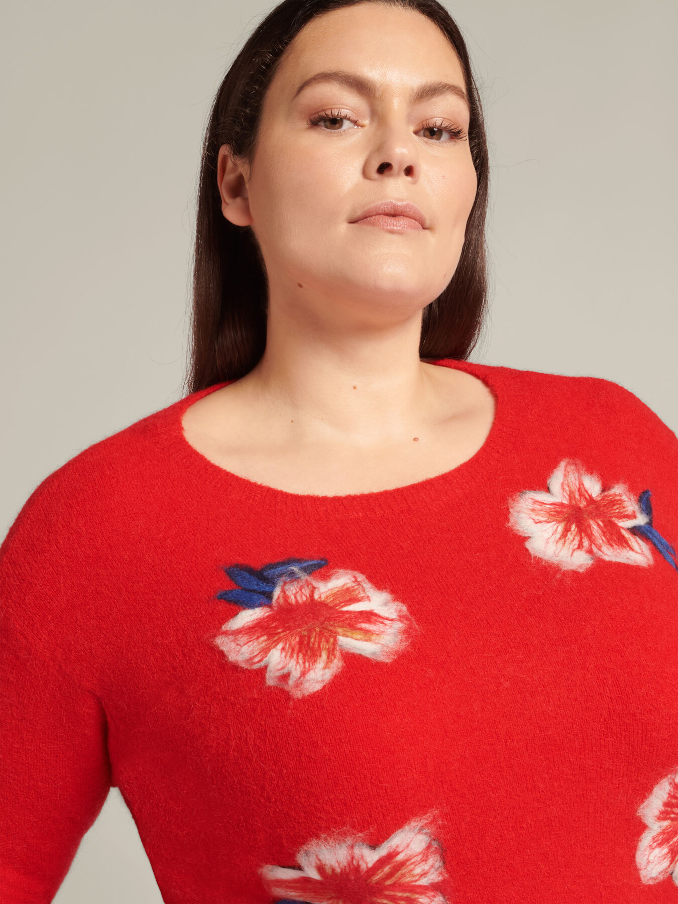 Jersey con flores bordadas image number 4