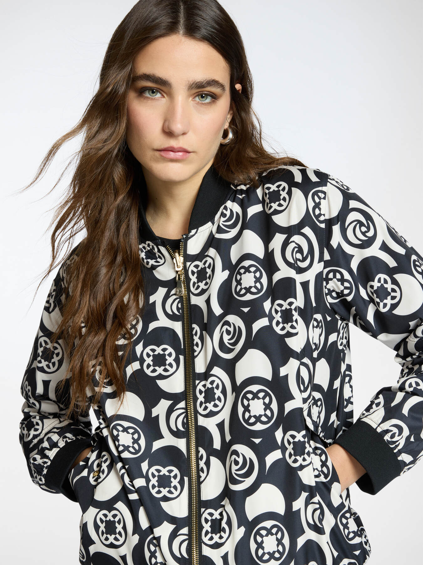 Jaqueta bomber com estampa Monogram image number 3