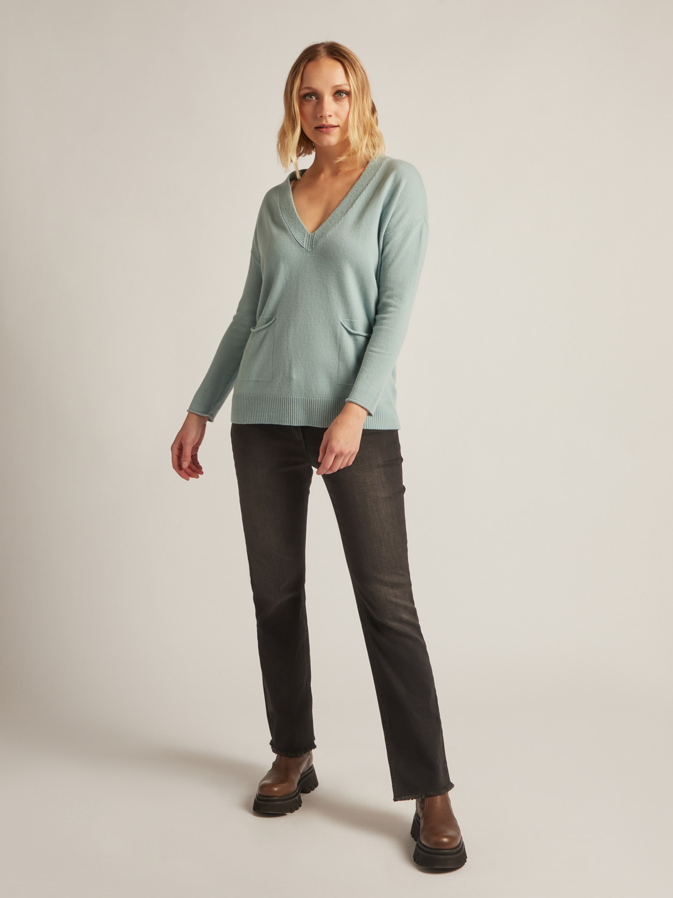 Pullover aus 100&nbsp;% Wolle mit V-Ausschnitt image number 0