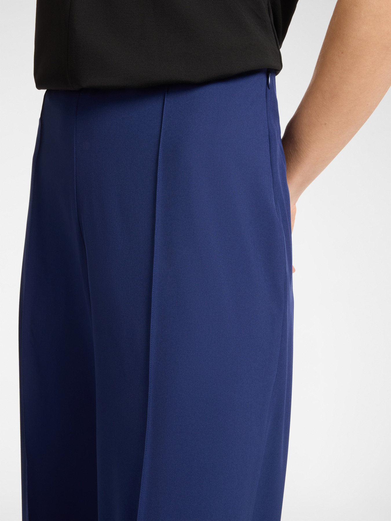 Pantaloni dritti in tessuto leggero image number 3