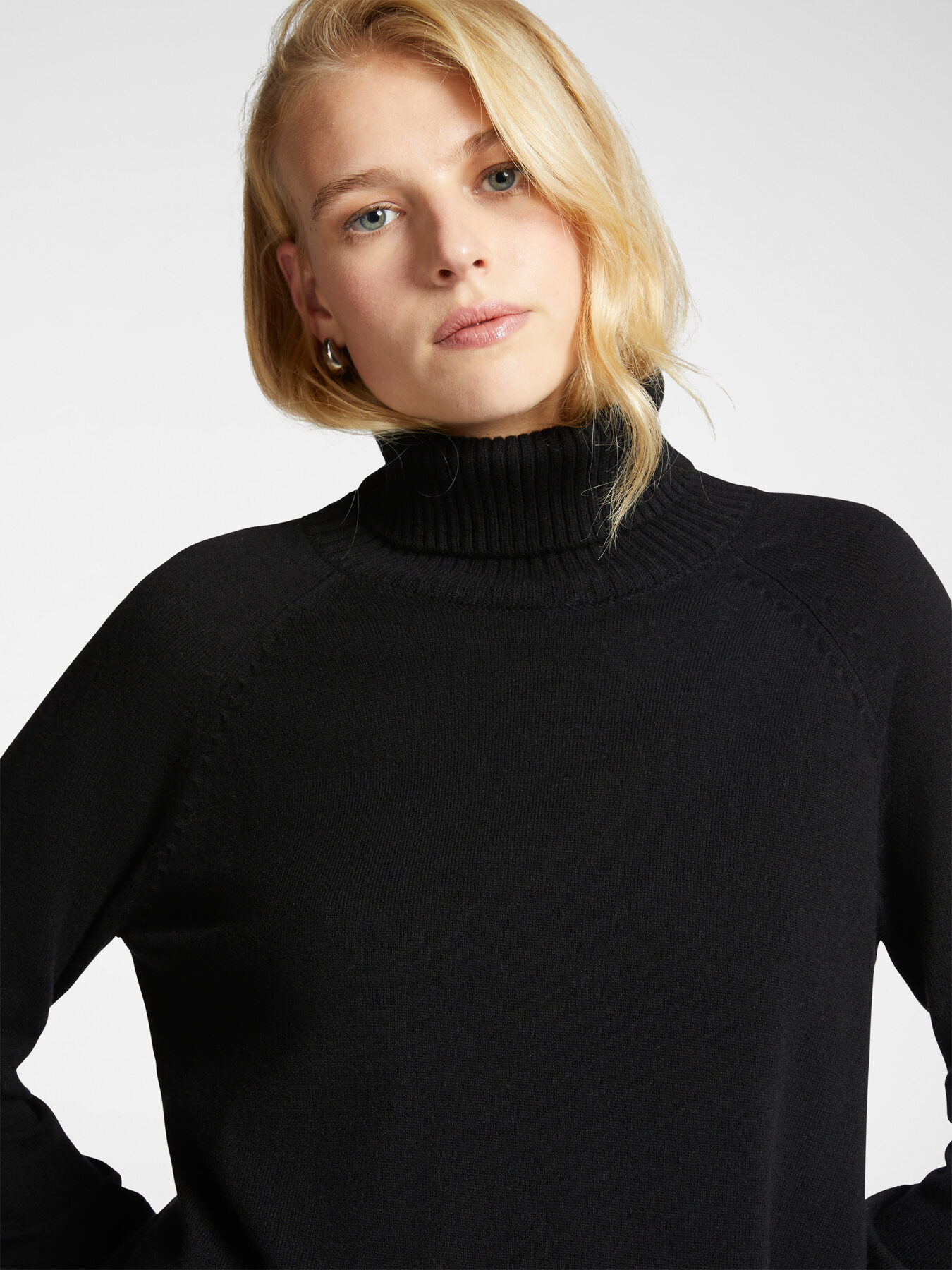 Pure wool turtleneck sweater image number 3