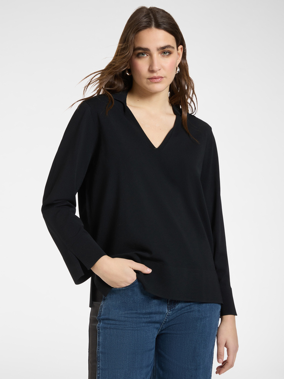 V-neck sweater with collar