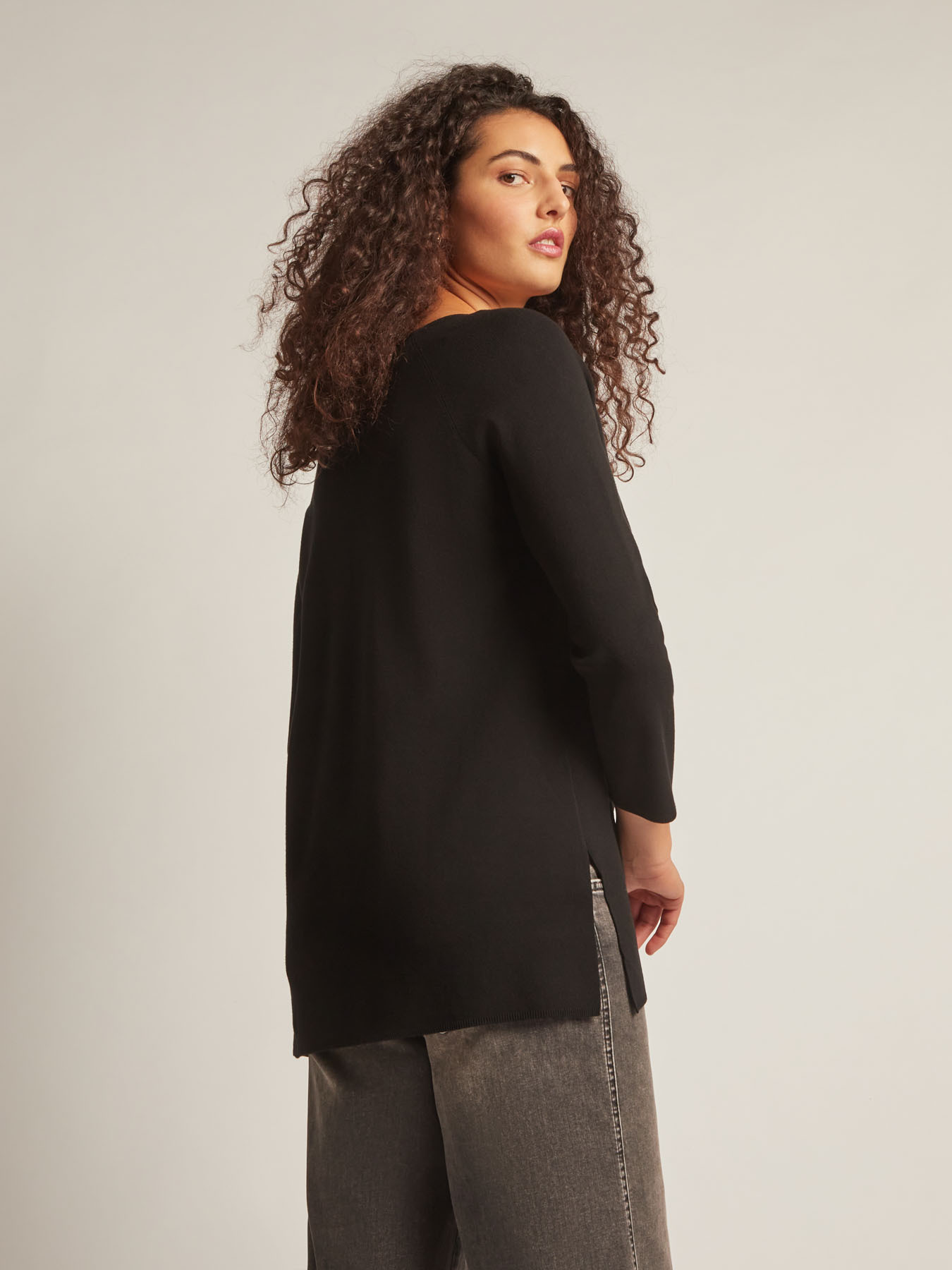 Pullover mit Tasche aus Lederimitat image number 1