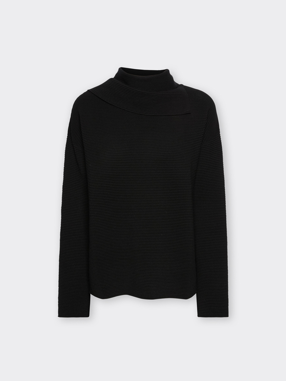 Sweater with detachable collar