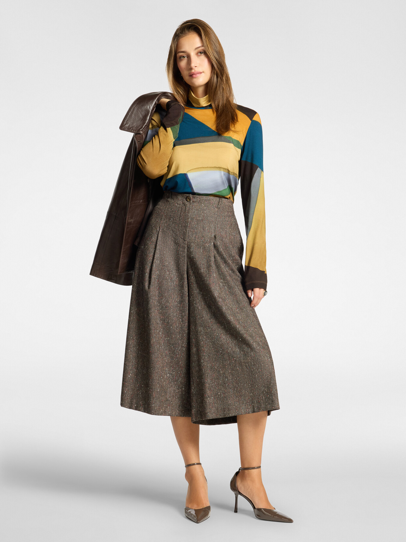 Printed viscose turtleneck t-shirt image number 2