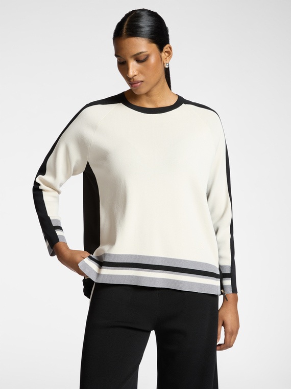 Pullover aus Viskosemischung mit gestreiften R&auml;ndern