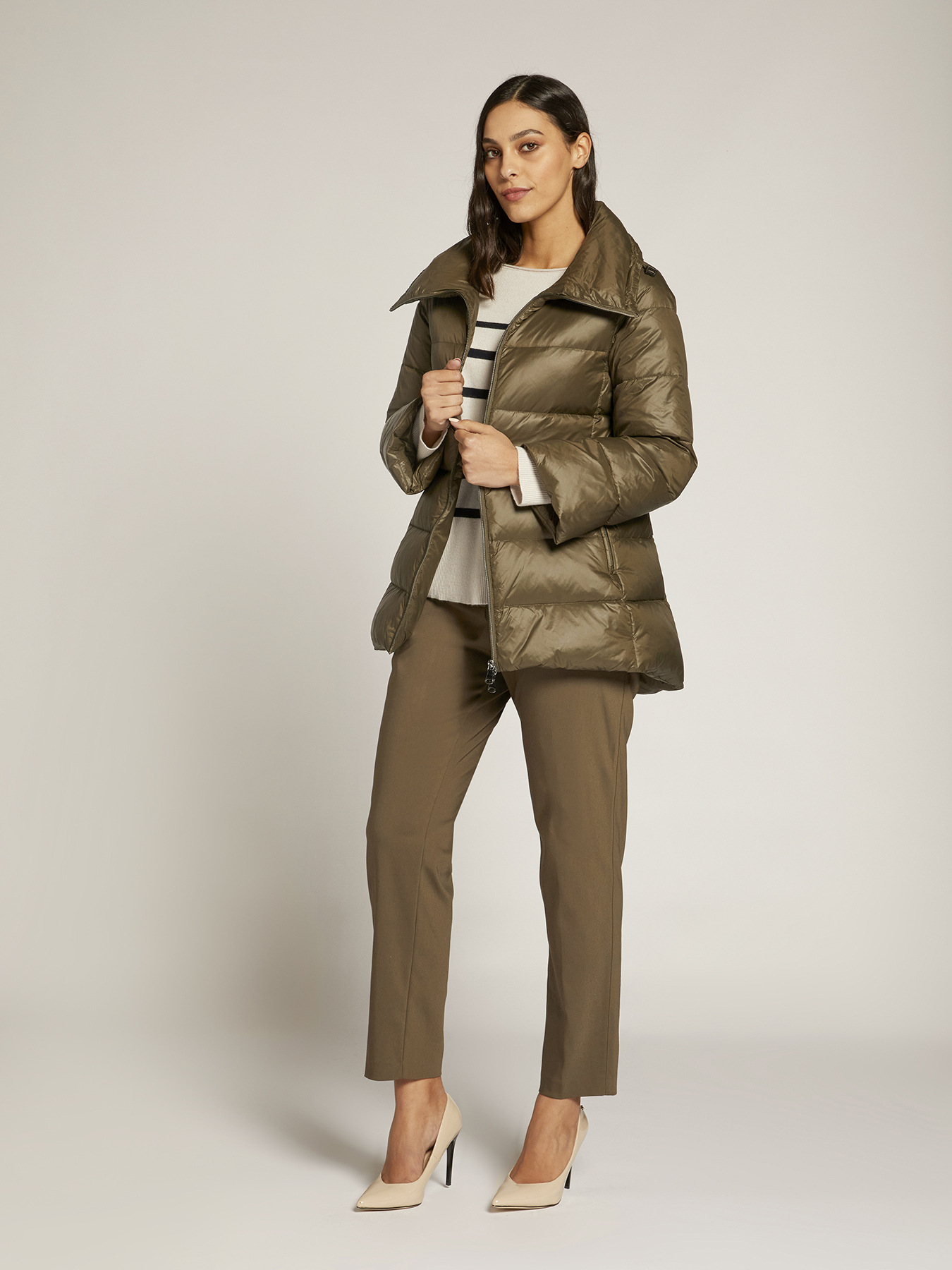 Casaco acolchoado com gola envolvente image number 0