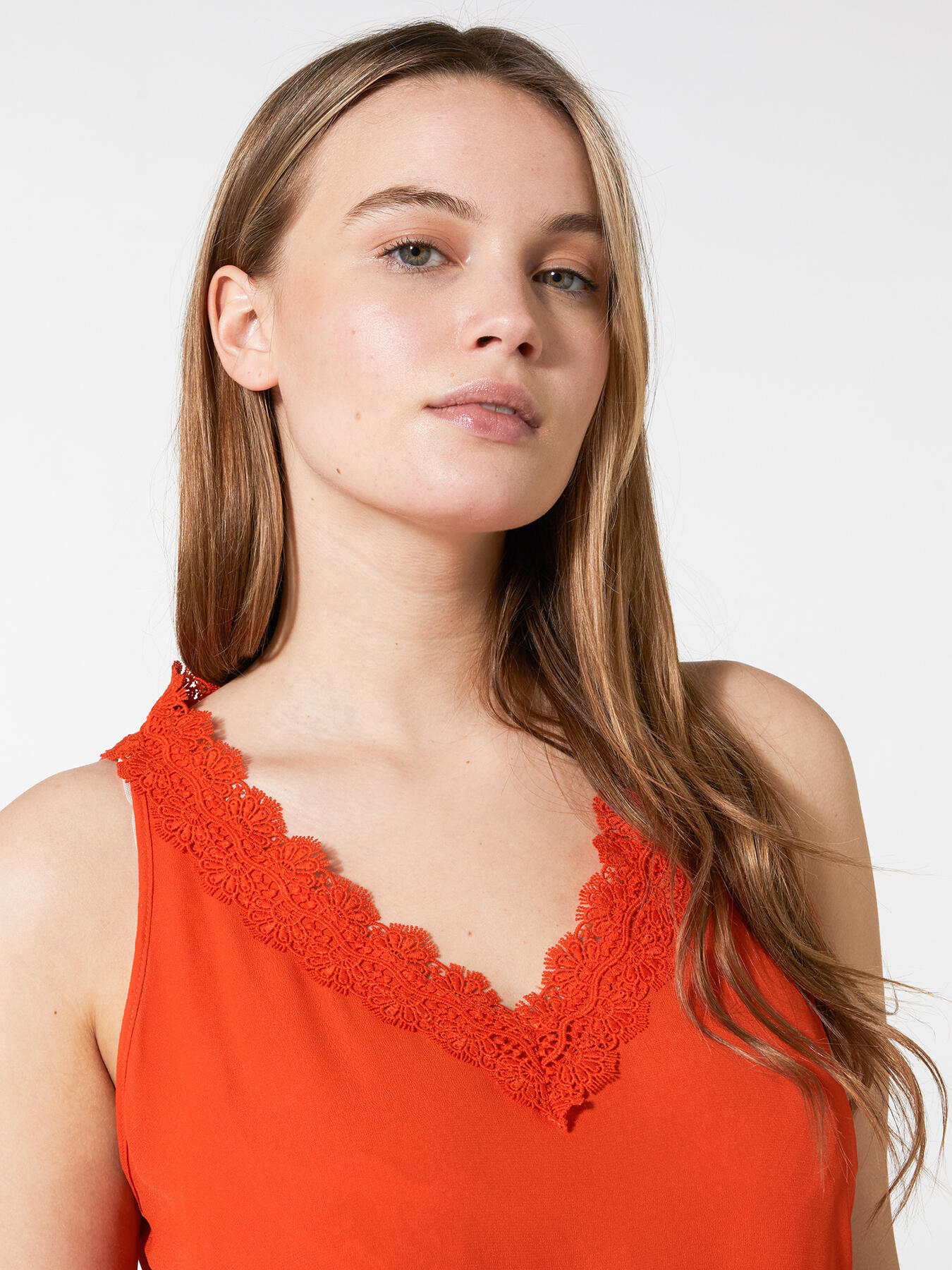 Top com borda de renda image number 3