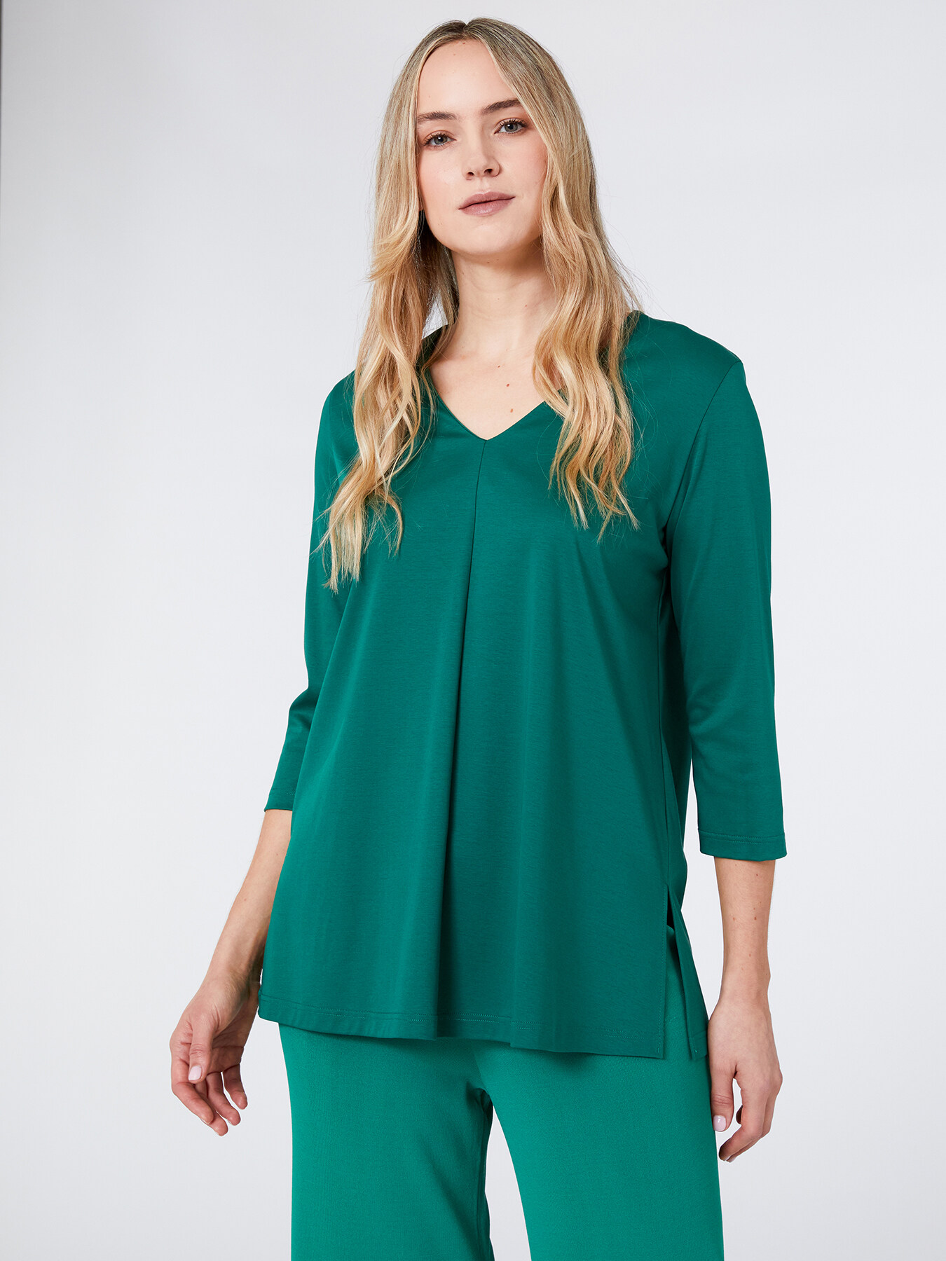 T-SHIRT COM DECOTE EM V INTERLOOK image number 1