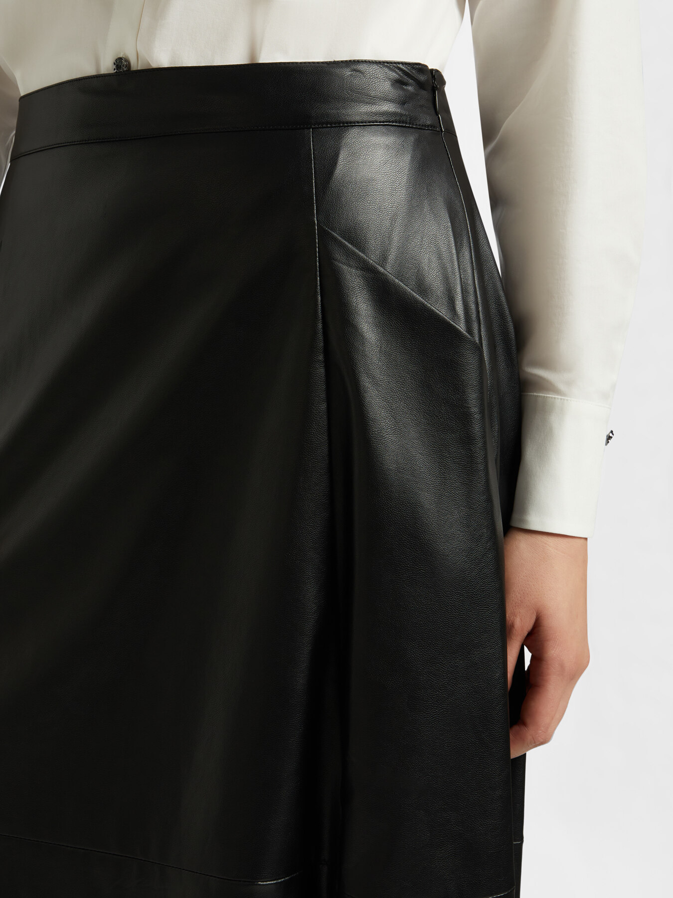 Flared skirt with cuts image number 3