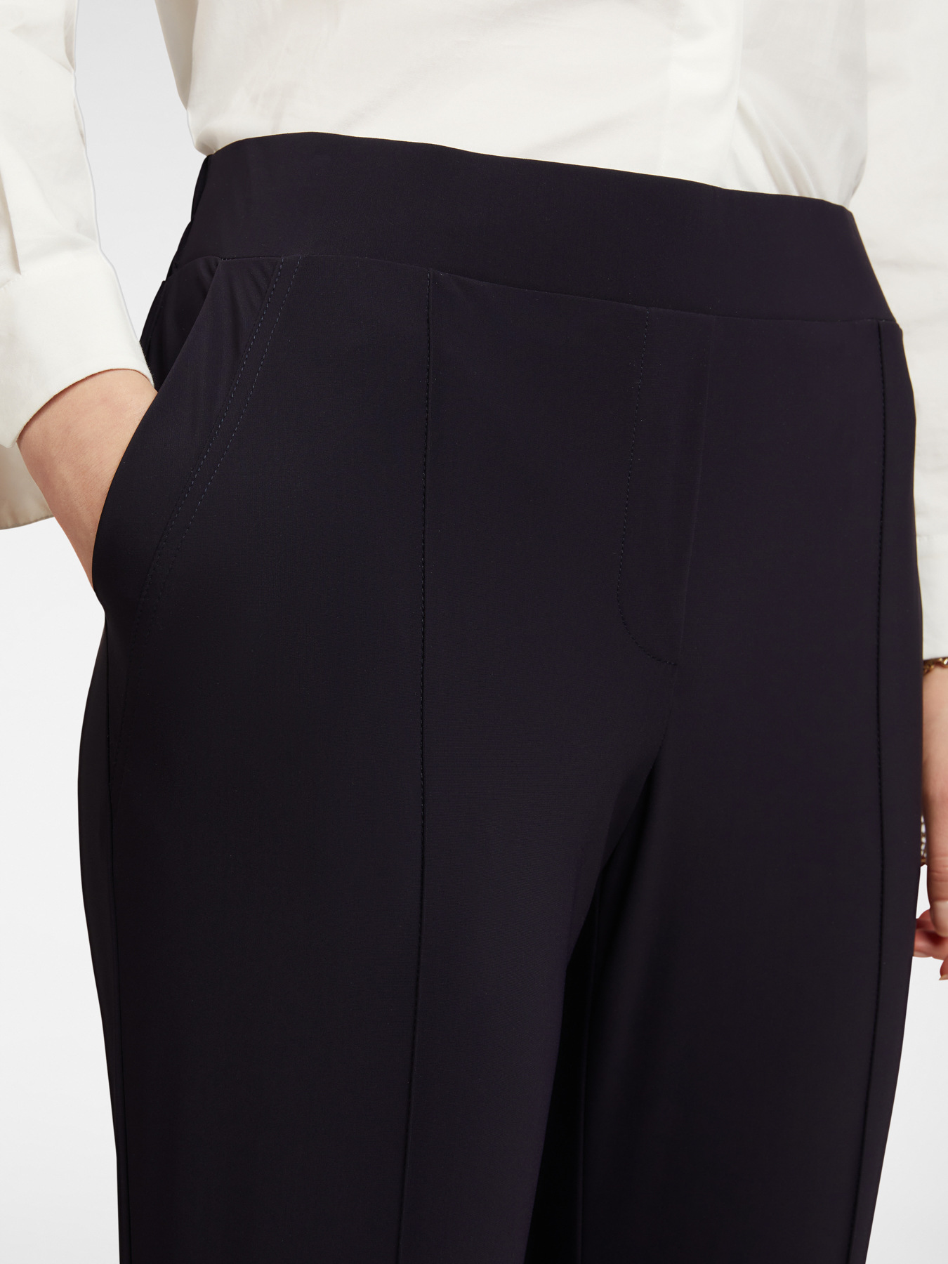 Pantalones rectos de tiro alto image number 3