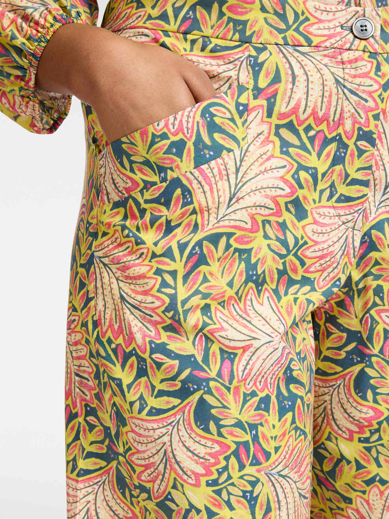 Printed trousers image number 3