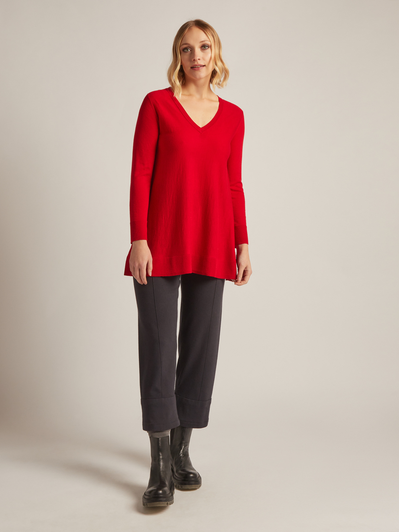 Jersey con escote de pico image number 0