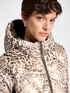 Chaqueta de plumas con estampado animal image number 2