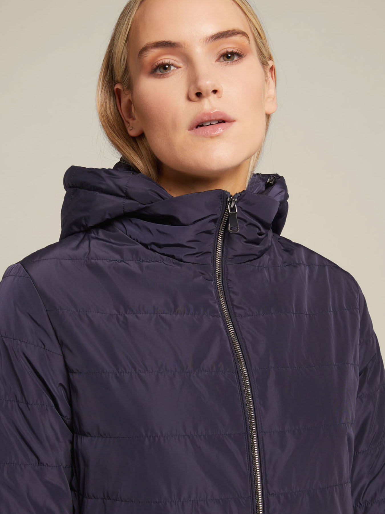 Jaqueta acolchoada longa com capuz image number 3