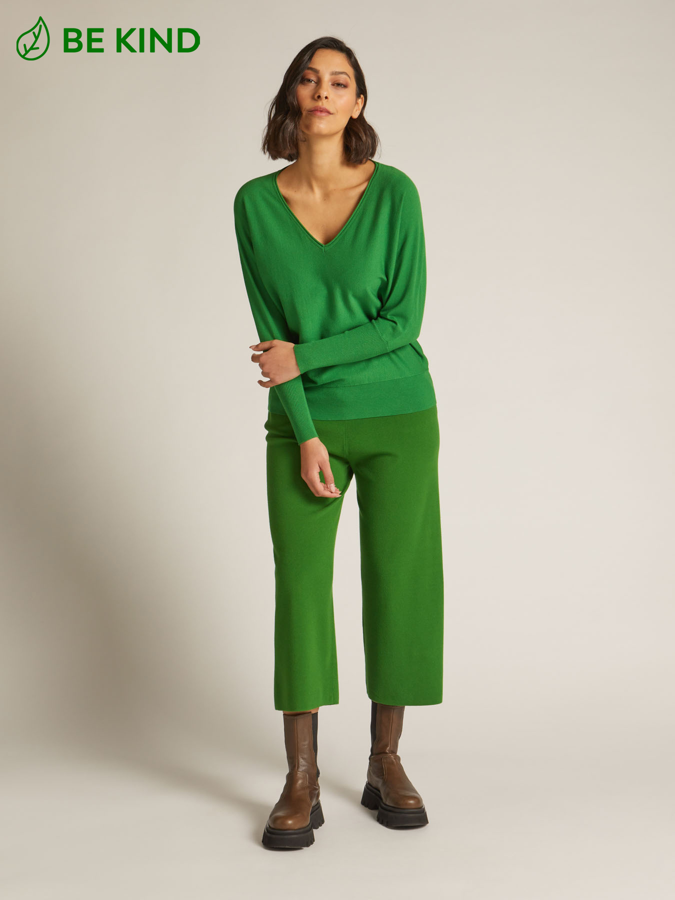 Pull avec col en V image number 0