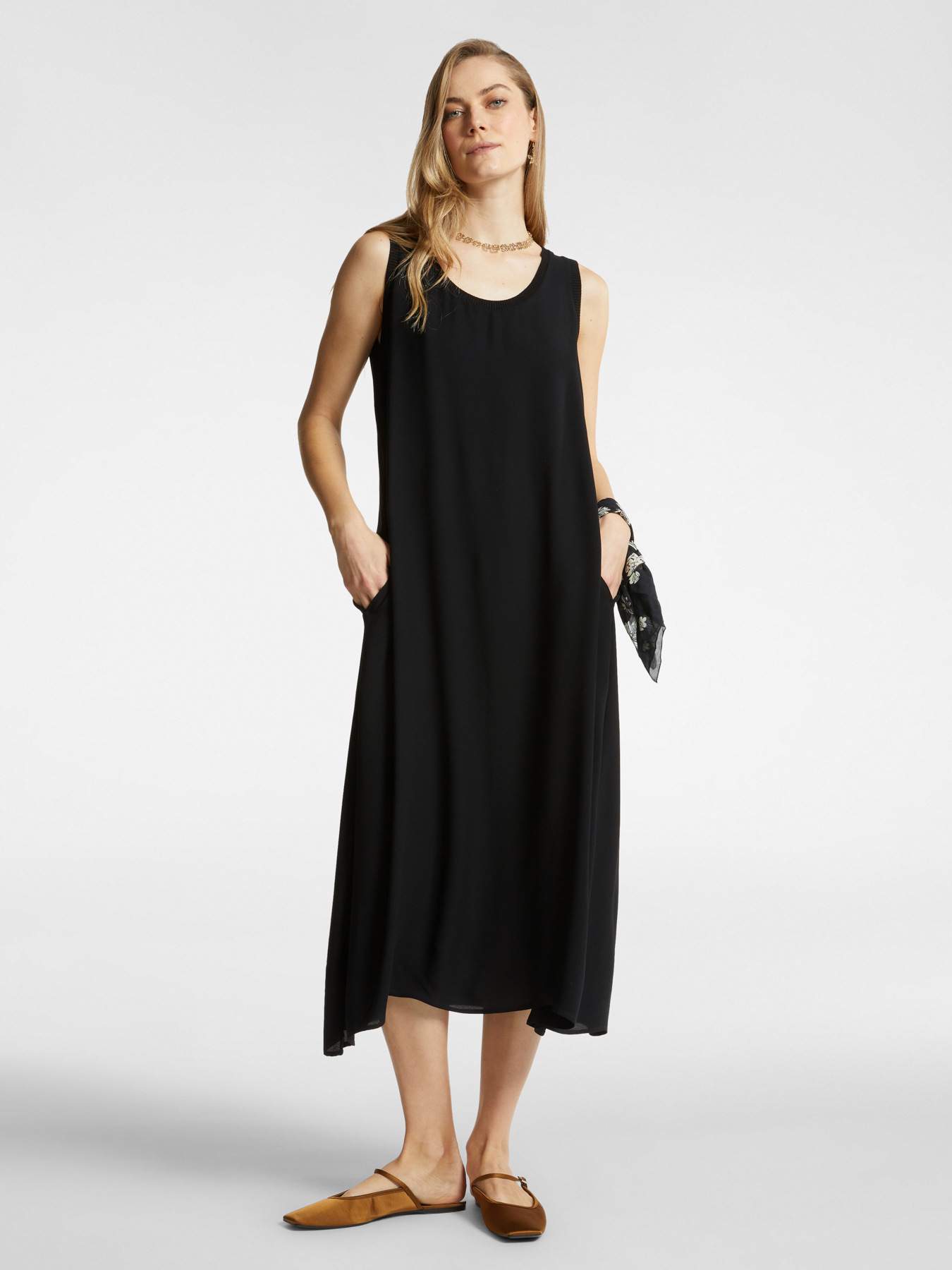 Robe longue &agrave; bords c&ocirc;tel&eacute;s image number 0