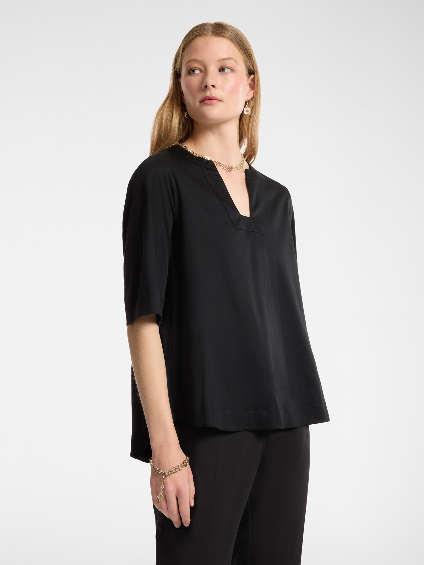 Camiseta com corte descontra&iacute;do image number 0